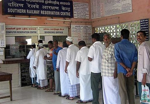 பண்டிகைக் காலங்களில் நெரிசலைத் தவிர்க்க 124 சிறப்பு ரயில்கள்