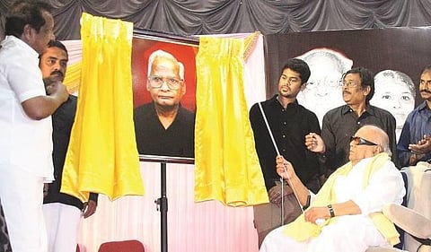 சுயமரியாதை உணர்வு பட்டுப்போகாத வரை எங்களை யாரும் வீழ்த்த முடியாது: கருணாநிதி