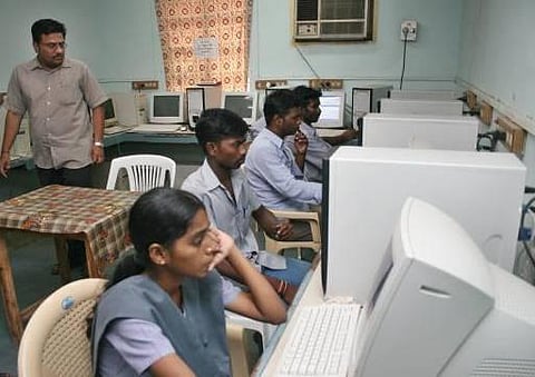 பிளஸ்-2 தனித் தேர்வர்களுக்கு விடைத்தாள் நகல் -  ஆன்லைனில் இன்று முதல் பதிவிறக்கம் செய்யலாம்