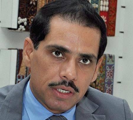 வதேரா நில பேர முறைகேடு: ஐஏஎஸ் அதிகாரிக்கு நோட்டீஸ்