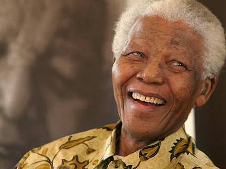 மறைந்தார் நெல்சன் மண்டேலா: உலக முழுக்க மக்கள் கண்ணீர் அஞ்சலி