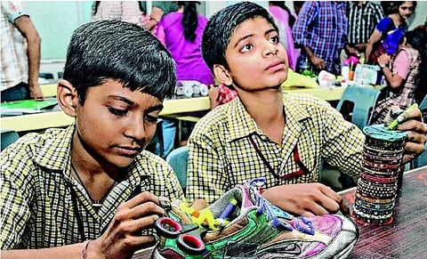 பொம்மையும் வீடுகளும்