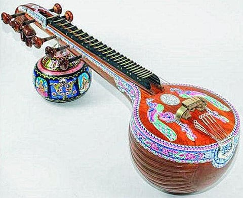 எழுத்தும் இசையும்