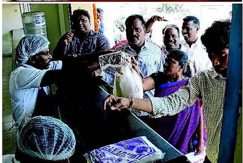 புழல் சிறை வளாகத்தில் களைகட்டும் ‘பிரீடம் விற்பனையகம்