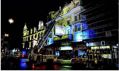 லண்டனில் திரையரங்கம் இடிந்து 76 பேர் காயம்