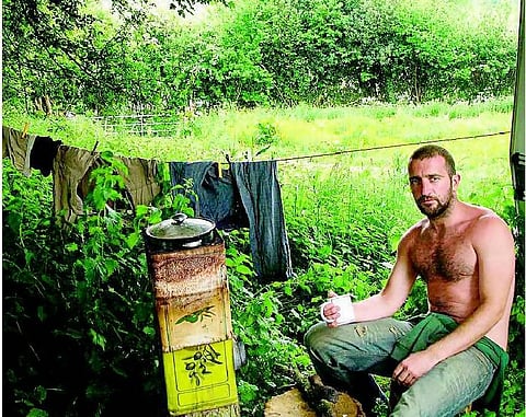 பணமின்றி பத்தும் செய்யும் மார்க் பாய்ல்