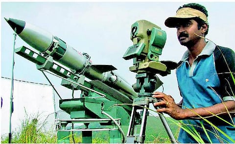 கத்திரிப் பூவில் ஆரம்பித்து வெள்ளித்திரை வரை... கலை இயக்குநர் வி.செல்வகுமாரின் பயணம்