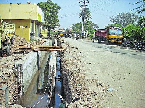 கோவை: நிதிப் பற்றாக்குறையால் தவிக்கும் மழைநீர் வடிகால்கள்