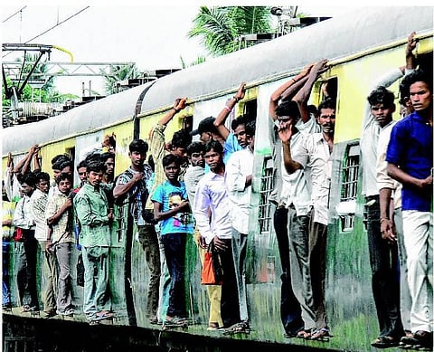 சென்னை கடற்கரை - தாம்பரம் ரயில் சேவையை செங்கல்பட்டு வரை நீட்டிக்க வேண்டும்