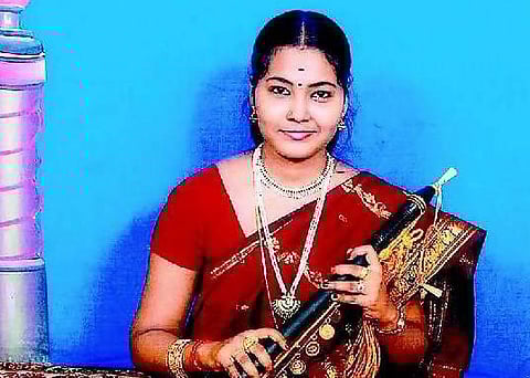 பாகேஸ்வரி பாலகணேசன் - கைவசமான அசுர வாத்தியம்