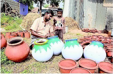 பாரம்பரியம் காக்கும் மண்பாண்டக் கலைஞர்கள்