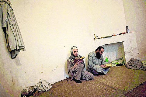 வீடு காலி இல்லை... முஸ்லிம்களுக்கு!