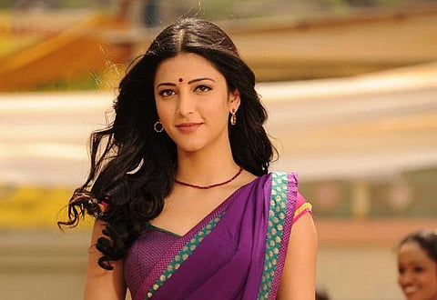 வலியைப் பொருட்படுத்தாது படப்பிடிப்பில் ஸ்ருதிஹாசன்