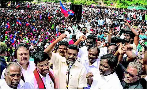 அம்பேத்கர் சிலை சேதம்: புதுவையில் வி.சி. கட்சி ஆர்ப்பாட்டம்