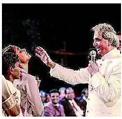 அமெரிக்க கிறிஸ்தவ போதகர் பெங்களூர் வருவதற்கு எதிர்ப்பு