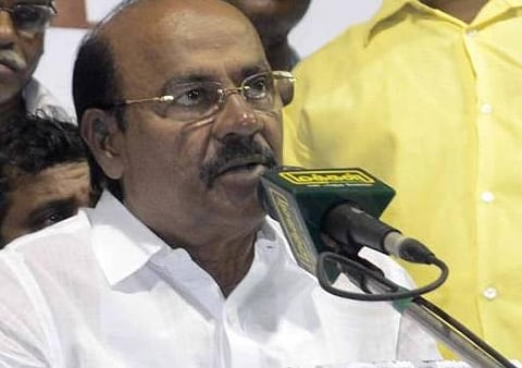 போர்க்குற்ற விசாரணையை தடுக்க இலங்கை சதி: ராமதாஸ் குற்றச்சாட்டு