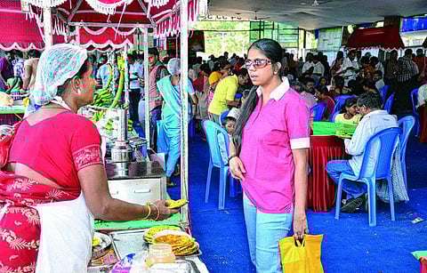 தயிர் சாதம் ரூ.50; சாம்பார் சாதம் ரூ.60: பணச் சுரங்கமா வாசகர்கள்?