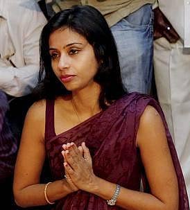 விசா மோசடி வழக்கை ரத்து செய்யக் கோரி தேவயானி மனு