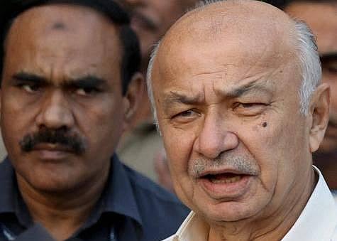 கேஜ்ரிவால் புகார் மீது உரிய நடவடிக்கை: ஷிண்டே உறுதி