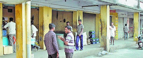 கோவை: வணிக வளாகத்தில் டாஸ்மாக்!