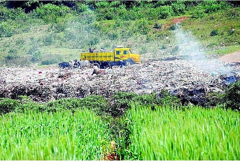 உதகை: ரசாயன புகையால் அவதியுறும் மக்கள்!
