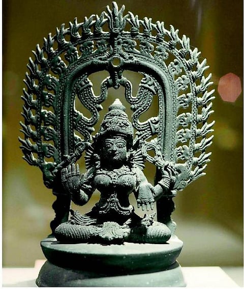 ஆடி வந்த ஆயிரங்காளி