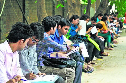 வேலை வேண்டுமா?