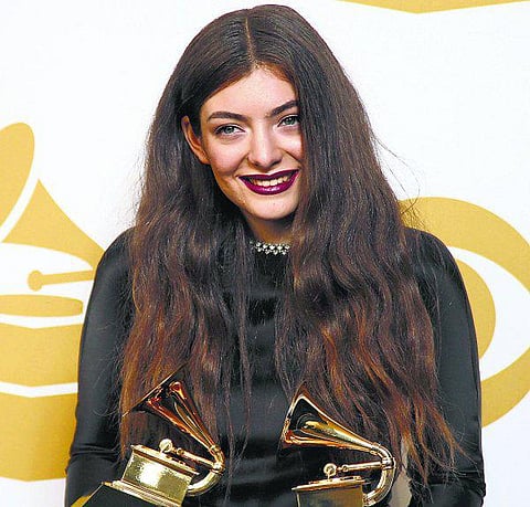 கிராமி விருதுகளை அள்ளிய ‘முகமூடிகள்