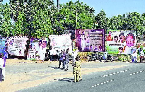 நெல்லை: மத்திய அரசு விழாவுக்கு அரசியல் சாயம்: மாநிலக் கட்சிகளைப்போல் காங்கிரஸ் தம்பட்டம்