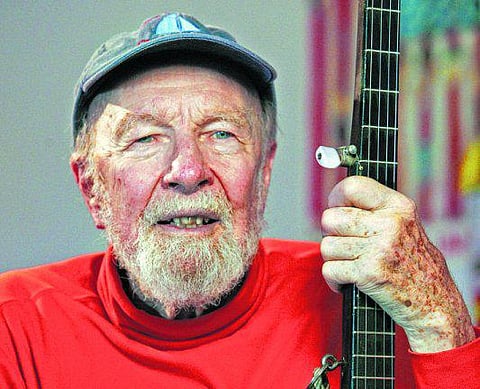 மறைந்த பீட் சீகருக்கு இசையஞ்சலி