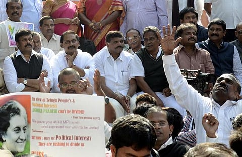 ஒன்றுபட்ட ஆந்திரத்தை வலியுறுத்தி கிரண்குமார் தர்ணா