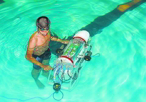 அமெரிக்காவில் நடக்கும் போட்டிக்கு சென்னை ஐஐடி மாணவர் குழு தேர்வு- தானிங்கி நீர்மூழ்கி வடிவமைத்து சாதனை