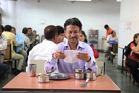 தி லன்ச் பாக்ஸ்: கைபேசிகளுக்கு நடுவே...!