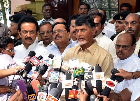 காங்கிரஸின் நாடகத்தை வெளிப்படுத்த வந்தேன்: முதல்வரைச் சந்தித்தபின் சந்திரபாபு நாயுடு பேட்டி