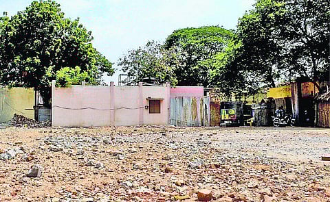 இடிக்கப்பட்ட மருத்துவமனை கட்டப்படுவது எப்போது?- எதிர்பார்ப்பில் மதுரை செல்லூர் மக்கள்