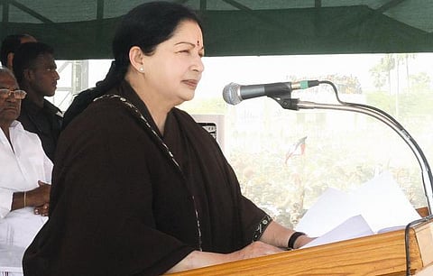 தேவரின் கொள்கைகளை வென்றெடுக்க எங்களுக்கு துணை நிற்க வேண்டும்: பசும்பொன்னில் தேவர் சிலைக்கு தங்கக் கவசம் வழங்கி முதல்வர் ஜெயலலிதா பேச்சு