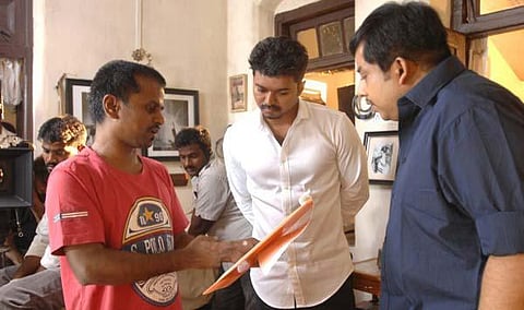 விஜய் - ஏ.ஆர்.முருகதாஸ் படத்தின் கதை என்ன?