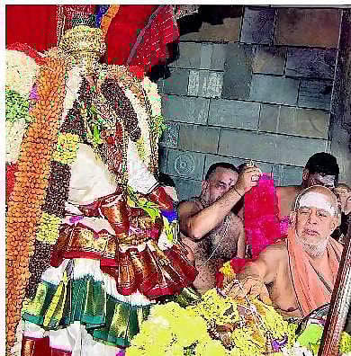 காமாட்சியம்மன் எழுந்தருள பல்லக்கு மண்டபம்- ஜெயேந்திரர் திறந்து வைத்தார்