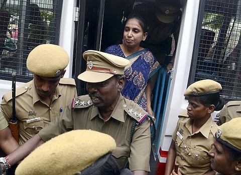 நளினியை பரோலில் விடுவிக்க இயலாது- உயர் நீதிமன்றத்தில் சிறைத் துறையினர் பதில்