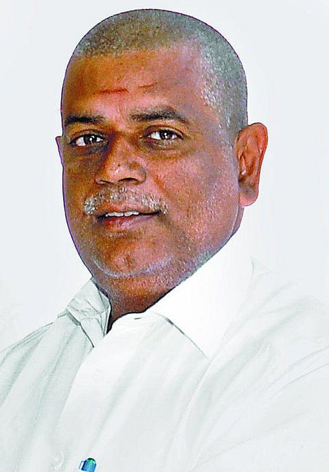 அடுக்கடுக்கான புகார்கள்: உடுமலை ராதாகிருஷ்ணன் பதவி பறிபோன பின்னணி