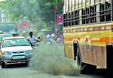 கோவை: தரமற்ற உதிரிப் பாகங்கள்: புகை கக்கும் அரசு பேருந்துகள்