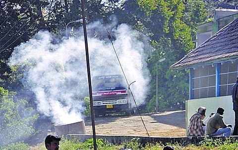உதகை: மருத்துவமனை வளாகத்தில் எரிக்கப்படும் கழிவுகள்! நச்சுப் புகையால் நோயாளிகள் அவதி