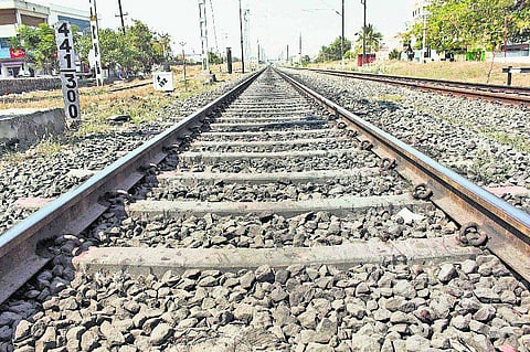 100 ஆண்டுகளாக இழுத்தடிக்கப்படும் ஈரோடு - பழநி ரயில் திட்டம்: 49 ஓ-வை அழுத்தத் தயாராகும் 3 மாவட்டங்கள்