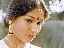 பாலு மகேந்திரா உடலுக்கு மெளனிகா அஞ்சலி