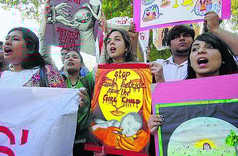 6 கோடிப் பெண்கள்  எங்கே போனார்கள்?