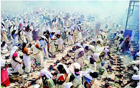 ஆற்றுக்கால் பகவதியம்மன் கோயிலில் 40 லட்சம் பெண்கள் பொங்கலிட்டு வழிபாடு- கின்னஸ் சாதனை படைத்த விழா﻿