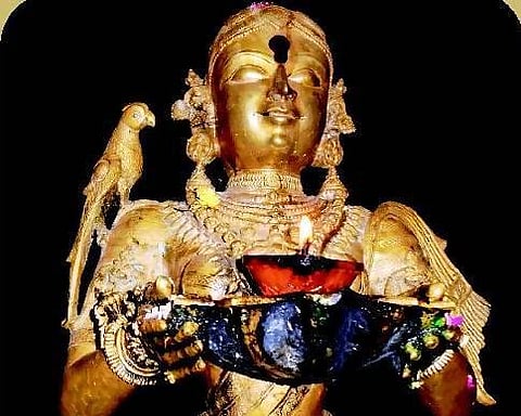 பாவை விளக்கு: ஒரு காதல் சித்திரம்