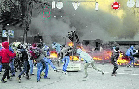 உக்ரைனில் அரசுக்கு எதிரான போராட்டத்தில் வன்முறை: 25 பேர் பலி