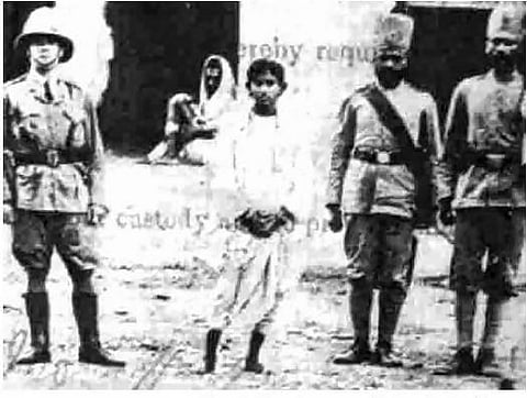 முதல் வெடிகுண்டுத் தாக்குதல்