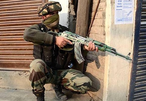 ஜம்முவில் ராணுவ வீரர் வெறிச் செயல்: சக வீரர்கள் 5 பேரை சுட்டுக் கொன்று தற்கொலை